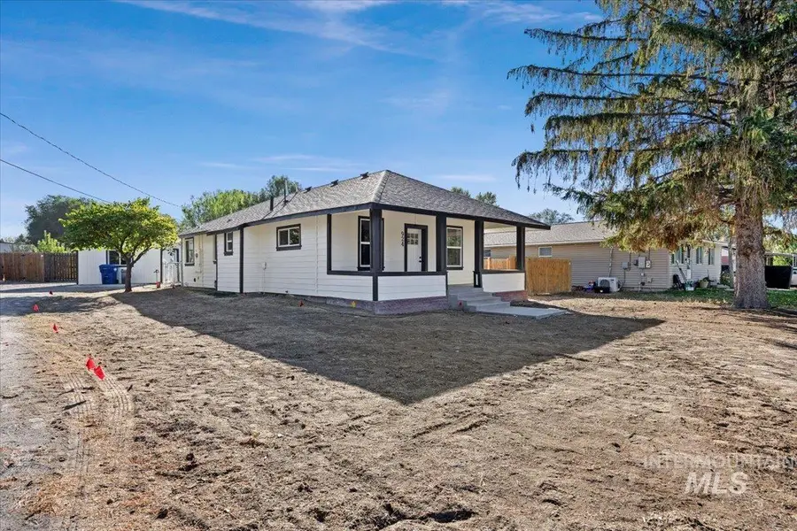 924 Davis St S, Jerome, ID 83338 - #3