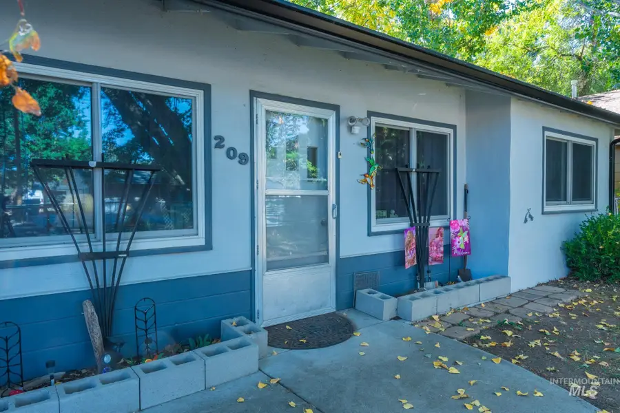 209 W 2nd St, Middleton, ID 83644 - #3