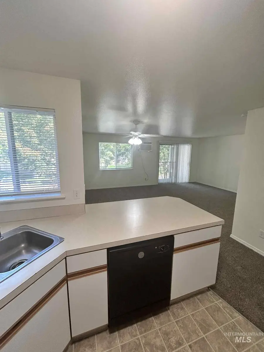 6603 W Clinton Ln, Boise, ID 83704 - #2