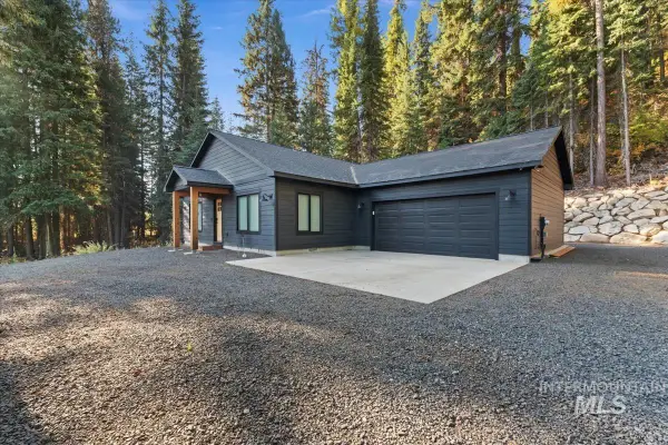 2521 W Mountain Road, Donnelly, ID 83615