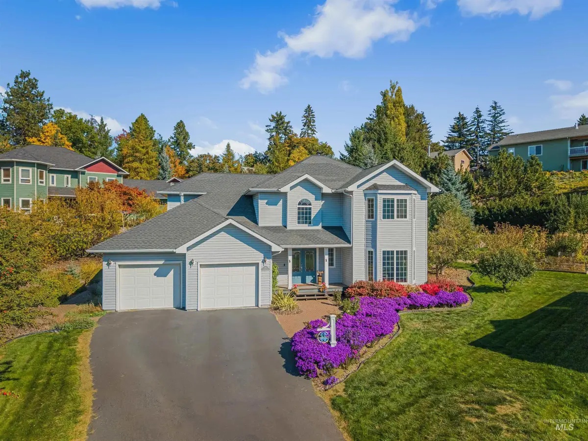 992 Peachtree Dr, Moscow, ID 83843 - #1