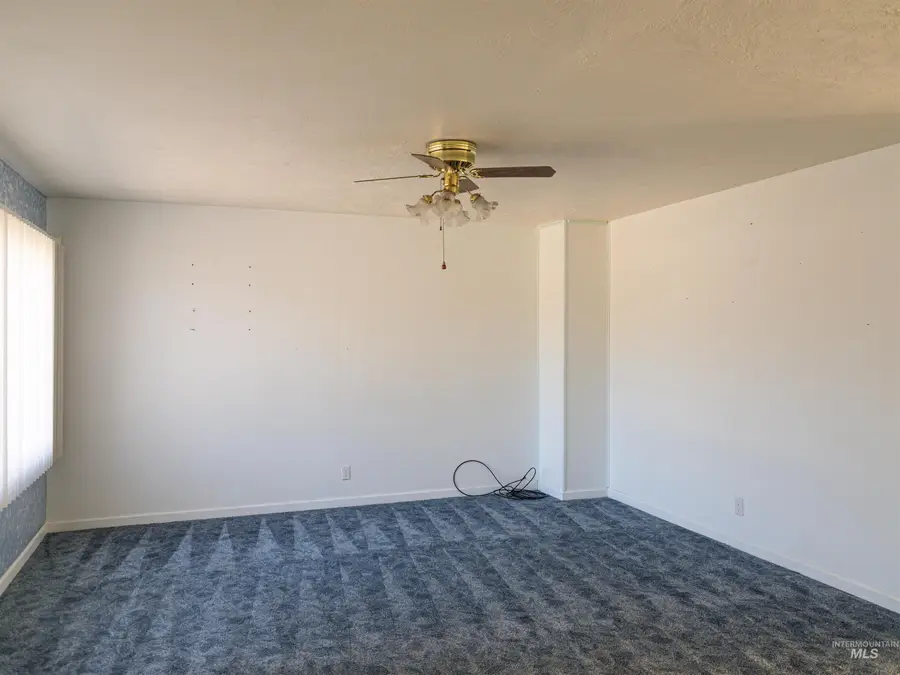 963 SW 4th St, Ontario, OR 97914 - #2