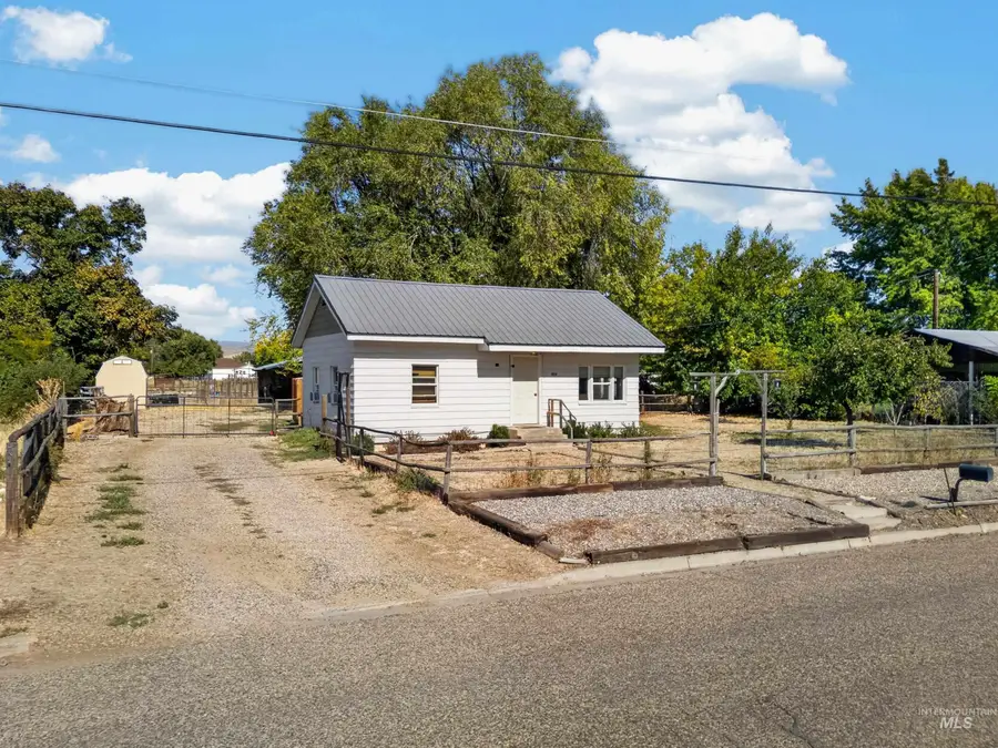1124 W Galloway Ave, Weiser, ID 83672 - #3