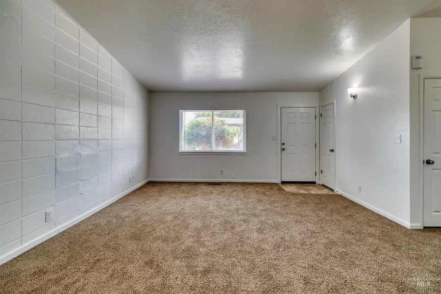 157 NW 7th St, Ontario, OR 97914 - #2