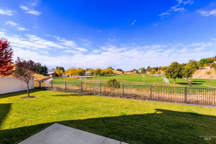 131 N Sevenoaks Ave, Eagle, ID 83616 - #2