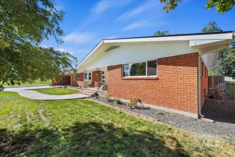 523 S State St, Nampa, ID 83686 - #3