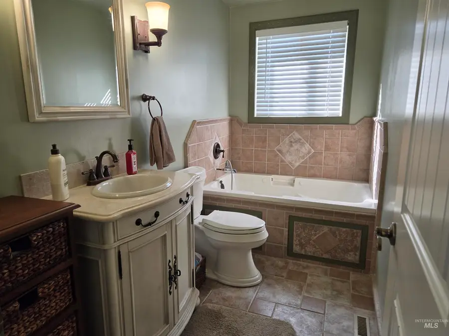 2690 Fairmont Dr., Burley, ID 83318 - #2