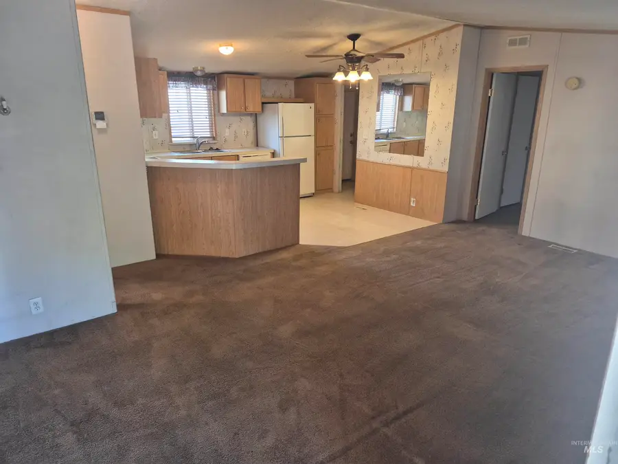 951 W Avalon St #23, Kuna, ID 83634 - #3