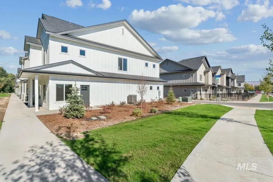 8273 W Latte Ln, Garden City, ID 83714 - #3