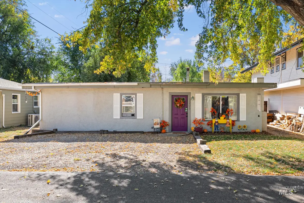 3205 W Edgemoor Rd, Boise, ID 83703 - #1