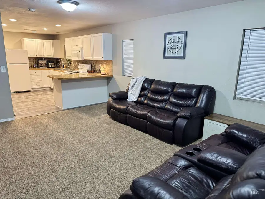 636 E 3rd St, Emmett, ID 83617 - #2