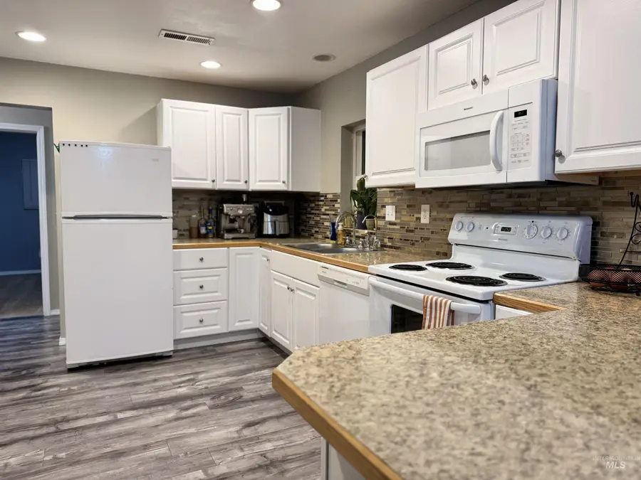 636 E 3rd St, Emmett, ID 83617 - #3