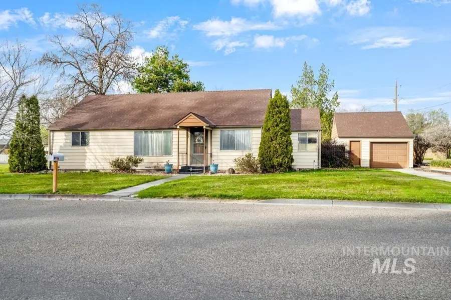 489 NW 4th Ave, Ontario, OR 97914 - #2