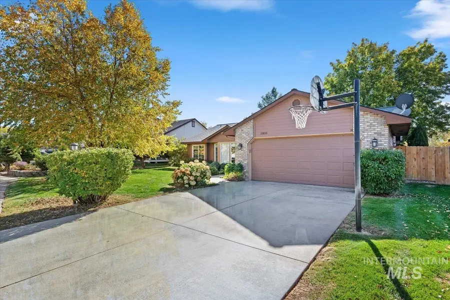 12493 W Driftwood Dr, Boise, ID 83713 - #2