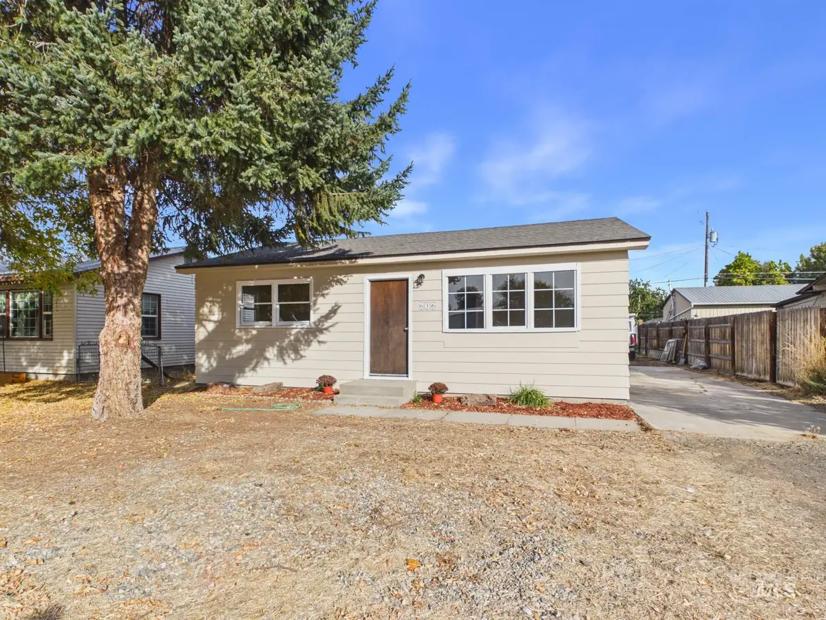636 E 4th St, Emmett, ID 83617 - #1