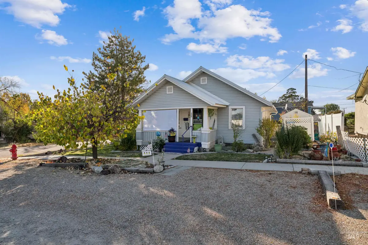 403 NE 3rd, Meridian, ID 83642 - #1