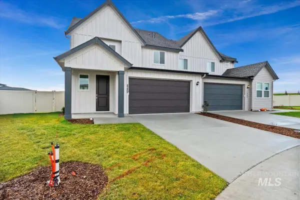 8289 W Pacific Yew St, Eagle, ID 83616