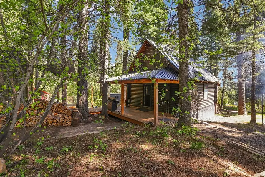 1221 Fox Road, Cascade, ID 83611 - Image #2