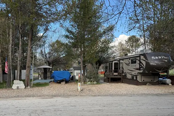 5 H Street, Cascade, ID 83611