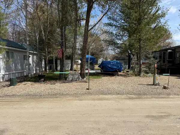 7 H Street, Cascade, ID 83611