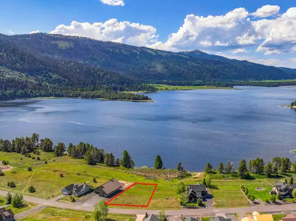 13117 Hawks Bay Road, Donnelly, ID 83615