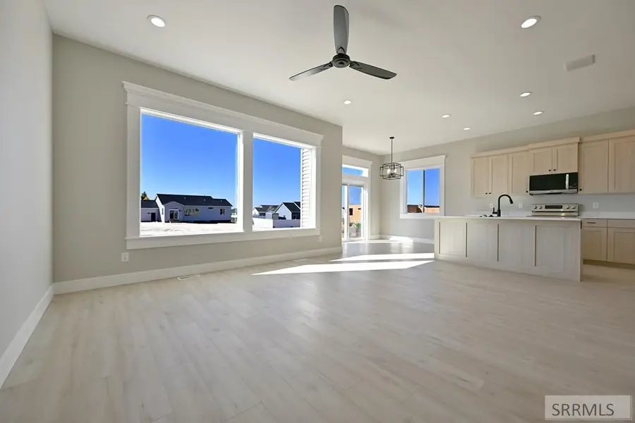 6204 Cottontree Lane, Ammon, ID 83406 - Image #3