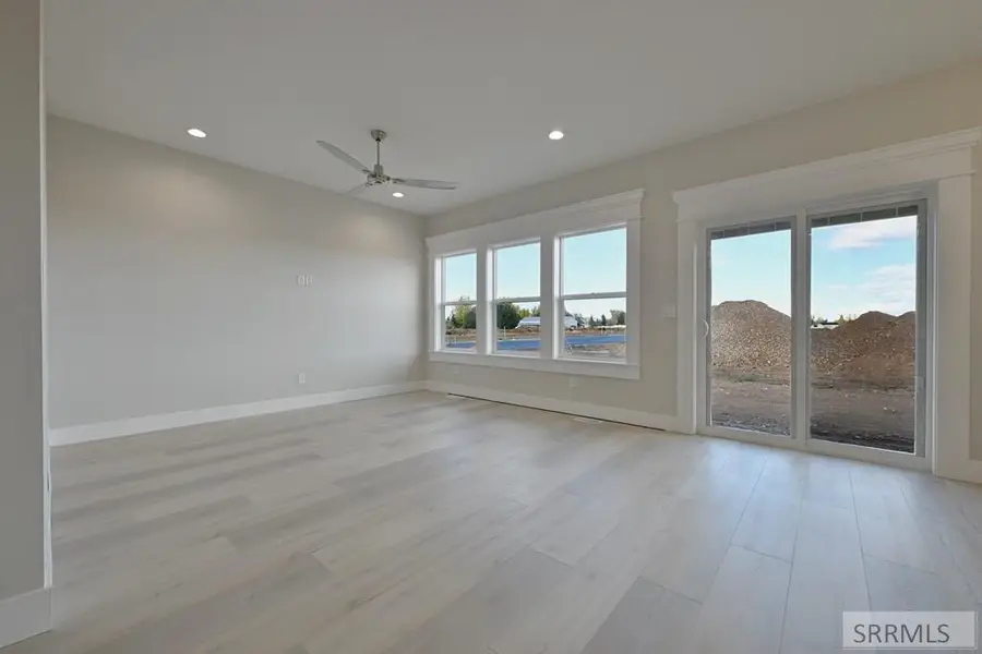 3041 Peacock Lane, Ammon, ID 83406 - Image #2