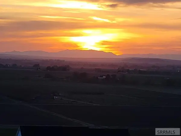 5860 Enos Dr, IDAHO FALLS, ID 83401