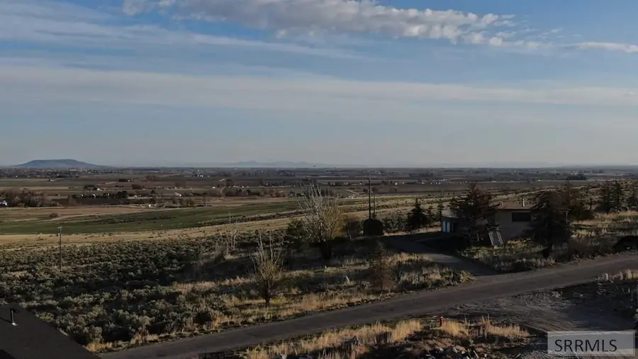 5860 Enos Dr, Idaho Falls, ID 83401 - Image #2