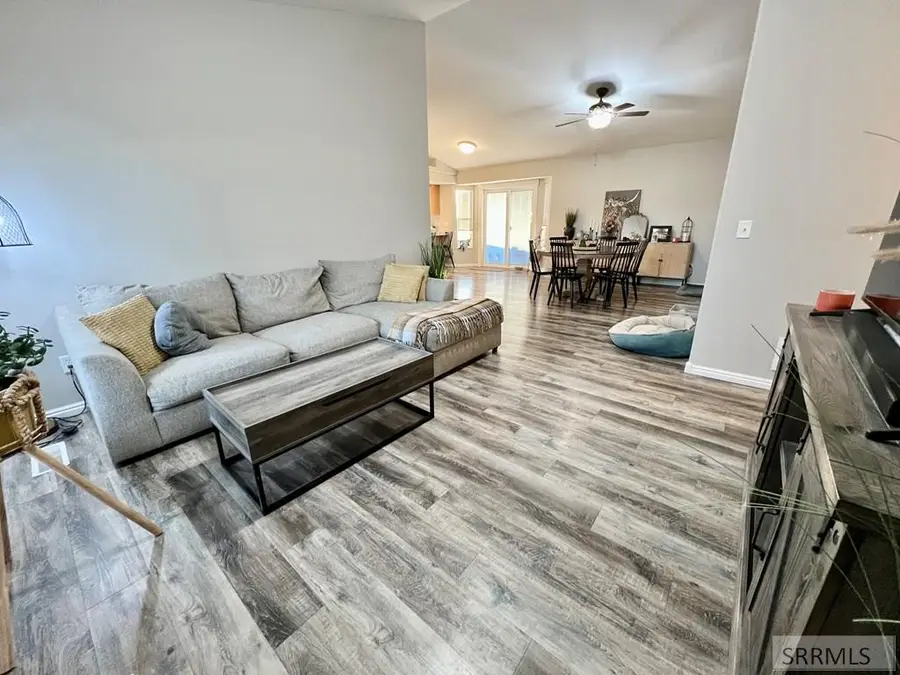 978 Edinburg Circle, Ammon, ID 83406 - Image #3