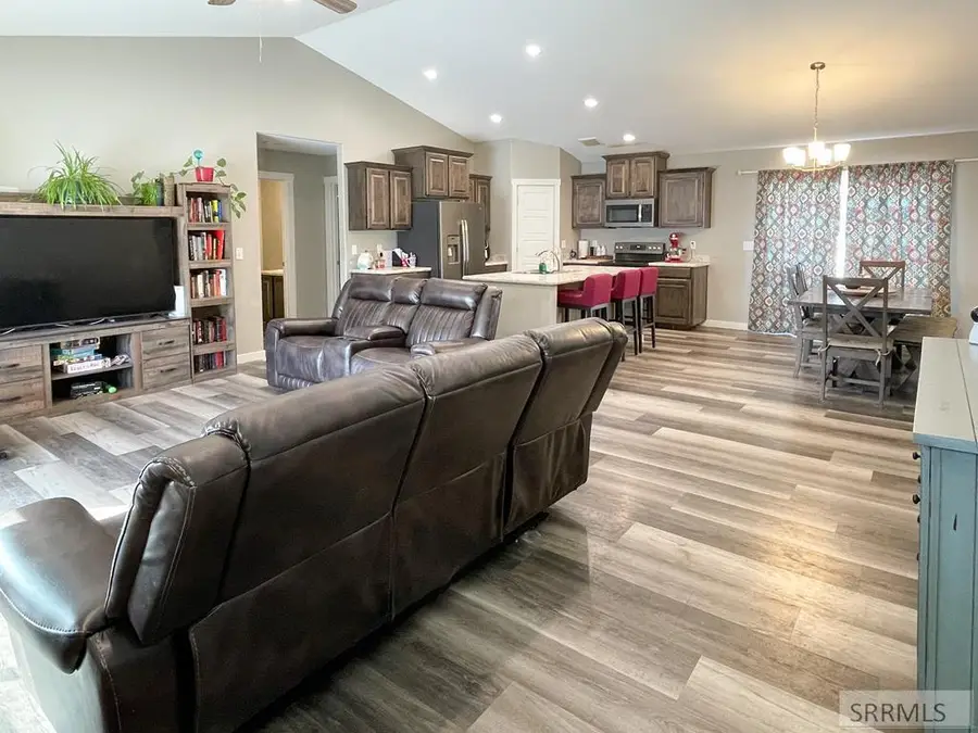 1119 Sweetwater Dr, Blackfoot, ID 83221 - #3