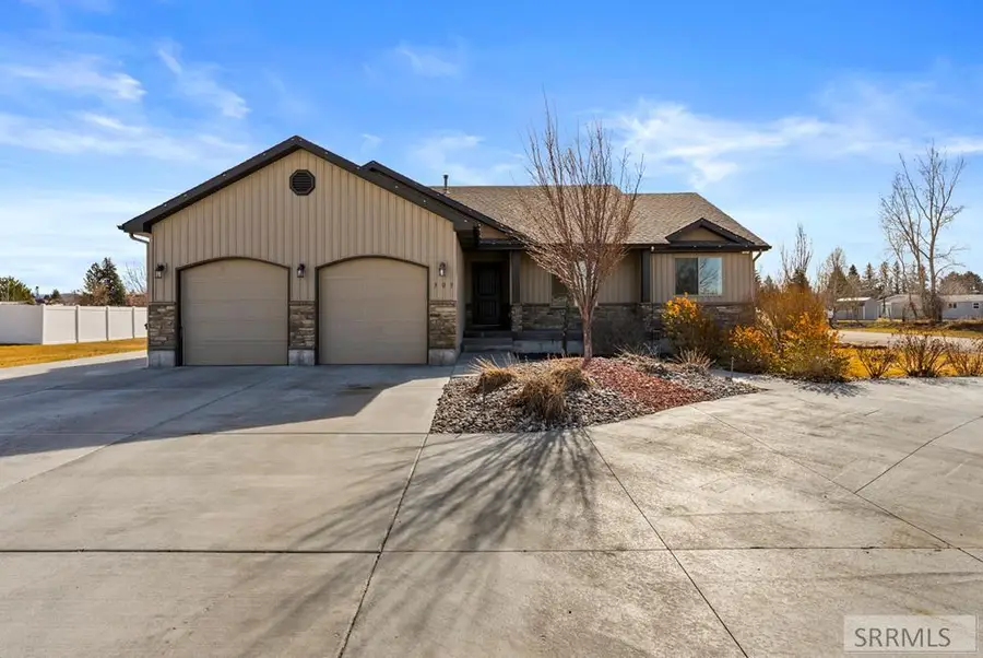 303 Park Avenue, Firth, ID 83236 - #2