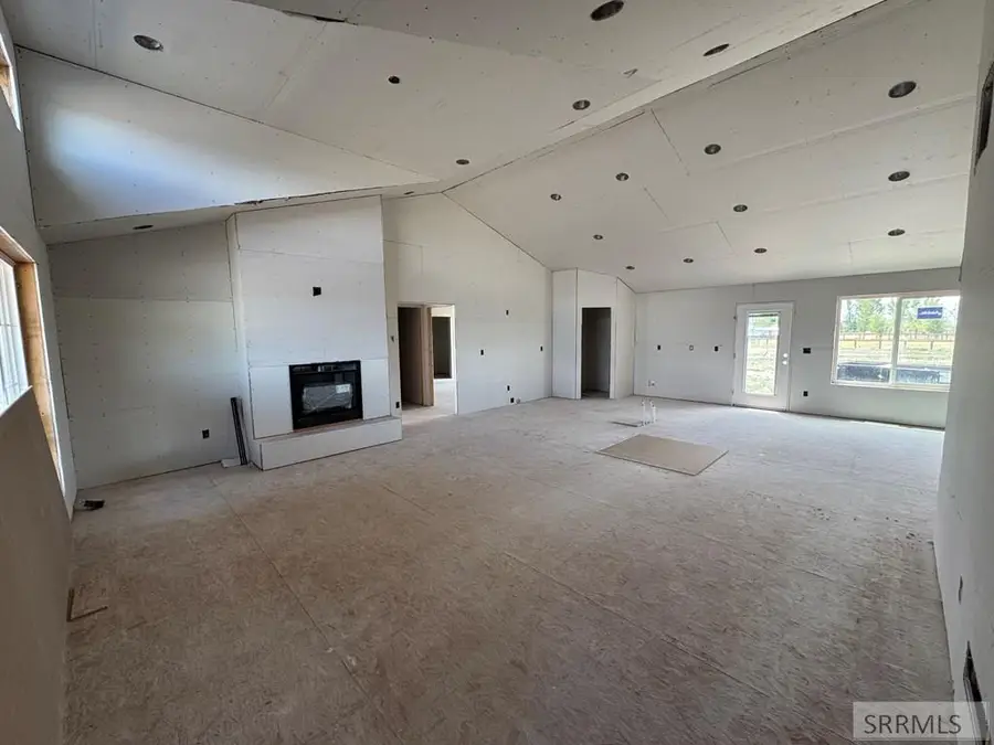 305 320 N, Blackfoot, ID 83221 - #2
