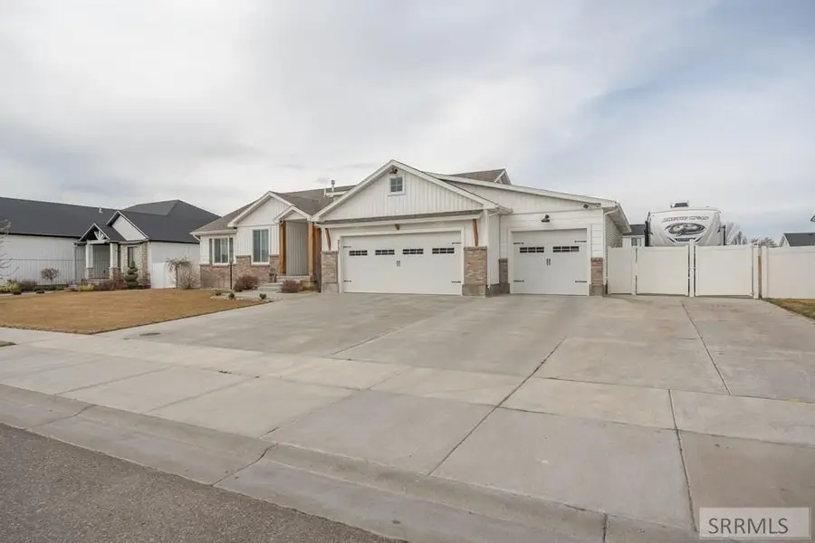 2737 Pinfire Creek, Ammon, ID 83406 - #2