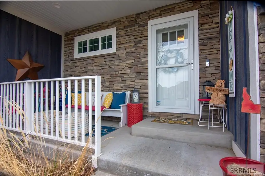 1080 Red Robin Avenue, Ammon, ID 83401 - #2