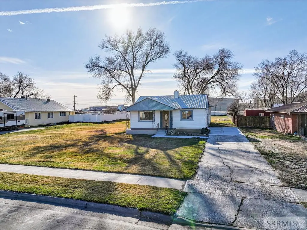 570 Park Avenue, Shelley, ID 83274 - #1