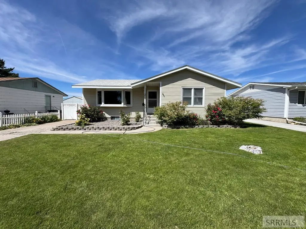 275 Washington, American Falls, ID 83211 - #1