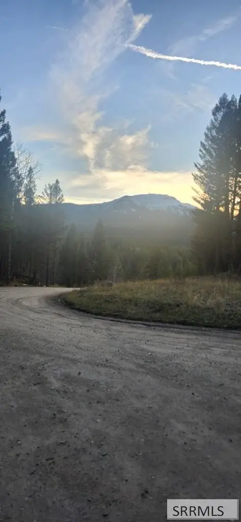 4911 Alpenglow Way, ISLAND PARK, ID 83421