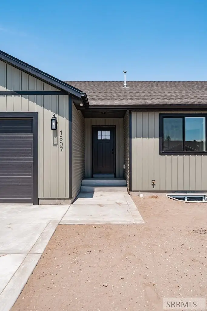 1307 Harris Loop, Blackfoot, ID 83221 - #2