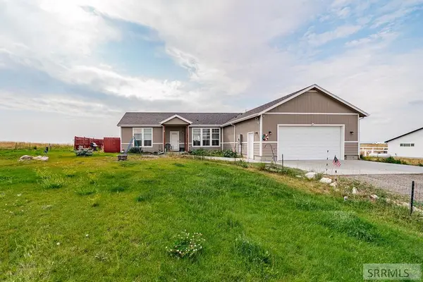 563 3000 E, ST ANTHONY, ID 83445