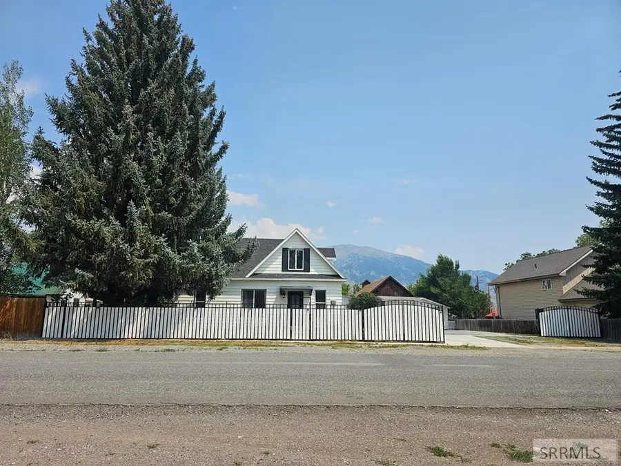 212 Pine Street, Mackay, ID 83251 - #3