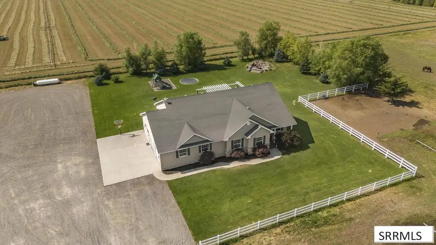 2140 200 N, Saint Anthony, ID 83445 - #2
