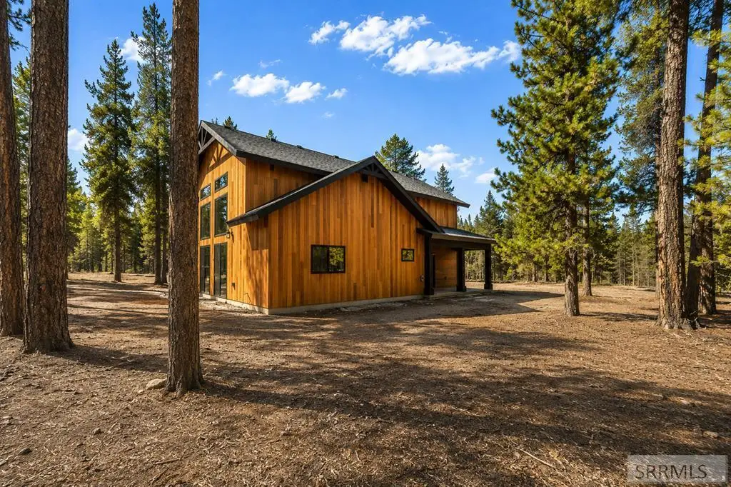 1527 Shadow Run, Ashton, ID 83420 - #1