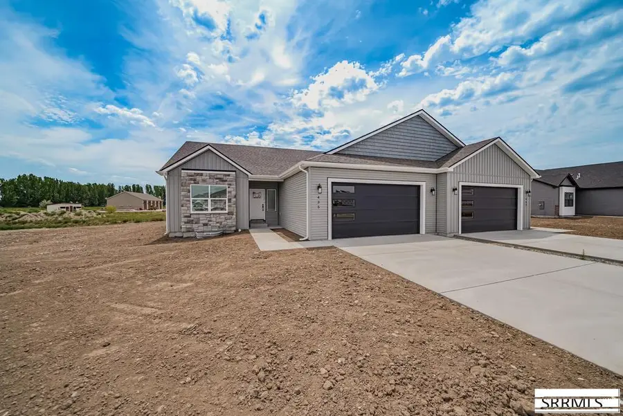 435 East River Ln, Idaho Falls, ID 83402 - #2
