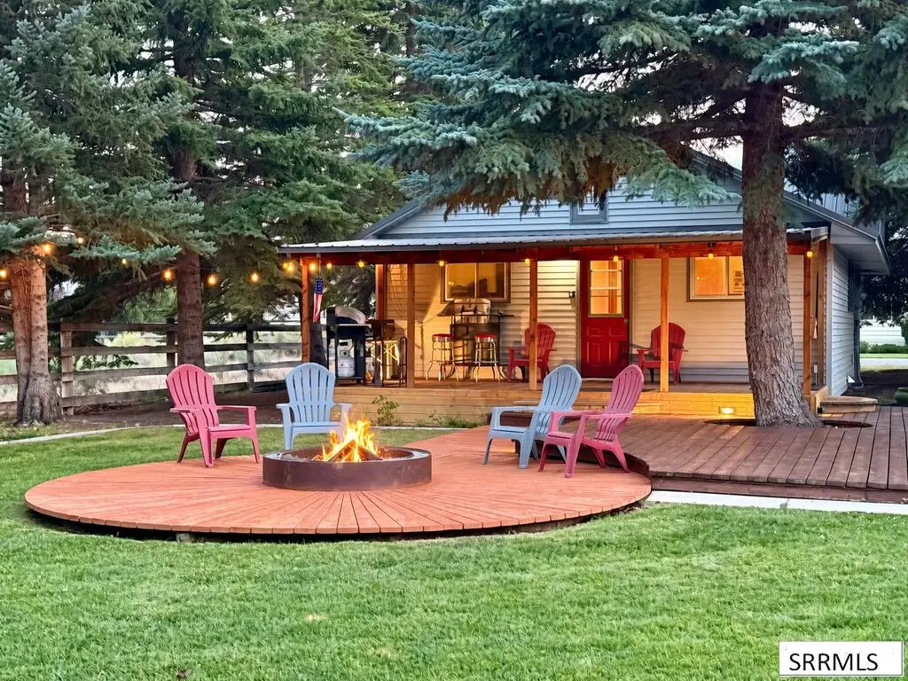 706 College Street, Mackay, ID 83251 - #1