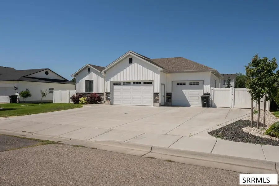 1102 Diamond Drive, Ammon, ID 83406 - #2