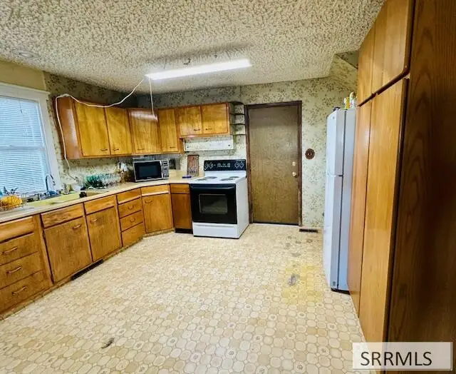 864 1st Street, Idaho Falls, ID 83401 - #3