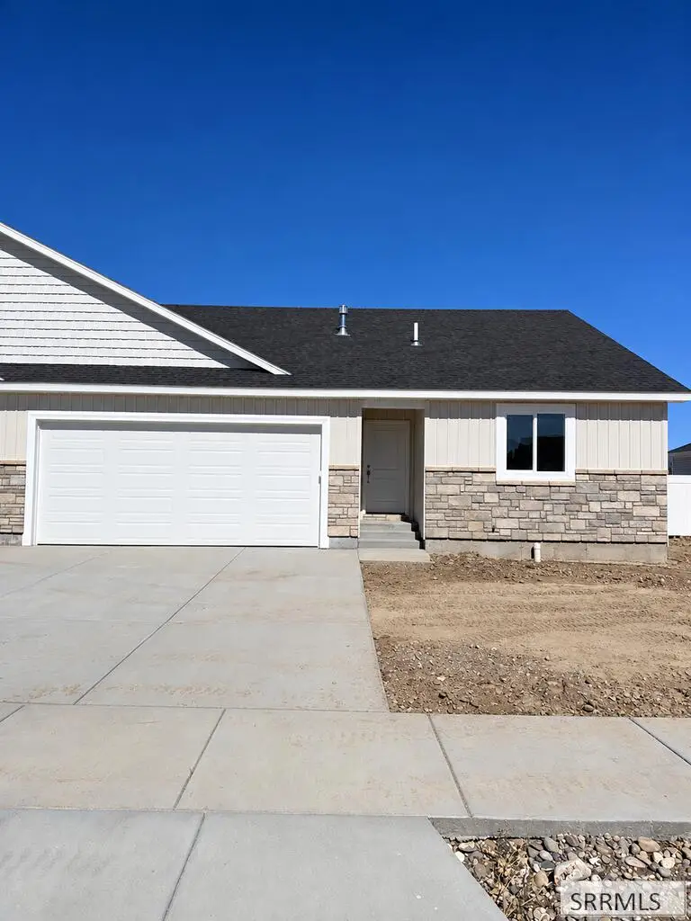 484 East River Ln, Idaho Falls, ID 83401 - #2