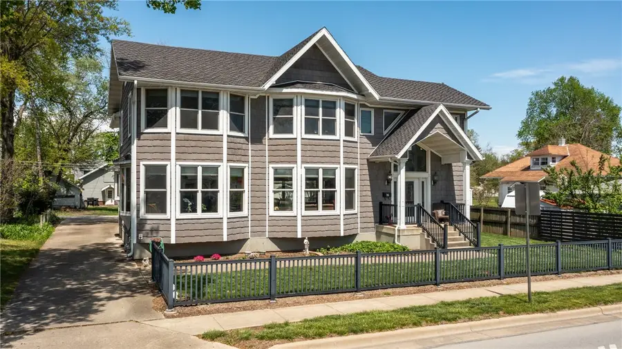 306 W Wabash Avenue, Effingham, IL 62401 - #2