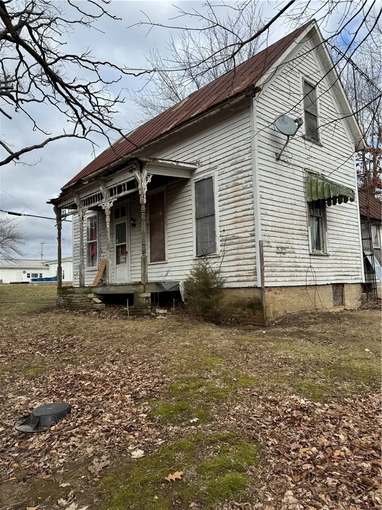 206 S Main Street, West Salem, IL 62476 - #1
